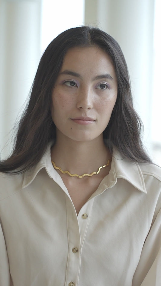 The Wavy Transformable Necklace in Yellow Gold